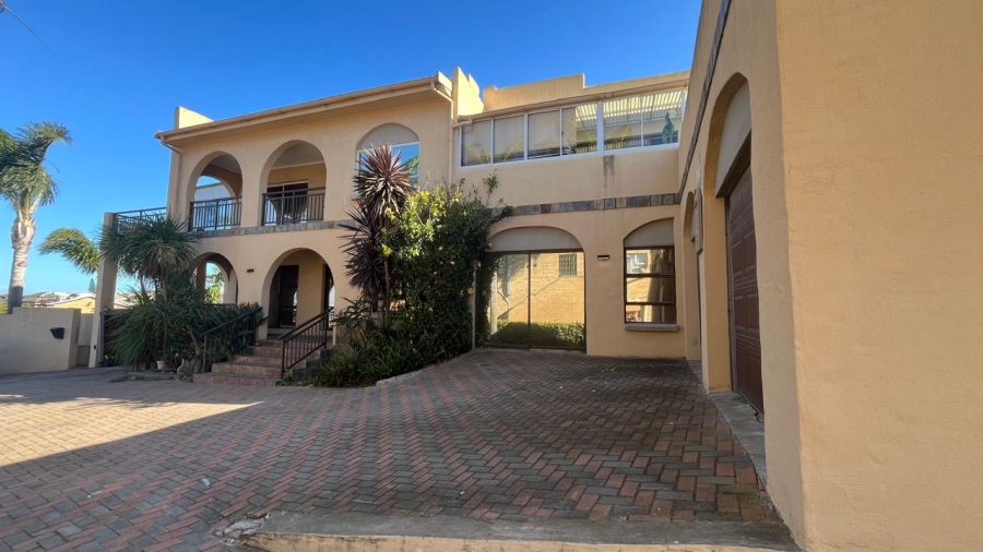 5 Bedroom Property for Sale in Wavecrest Eastern Cape